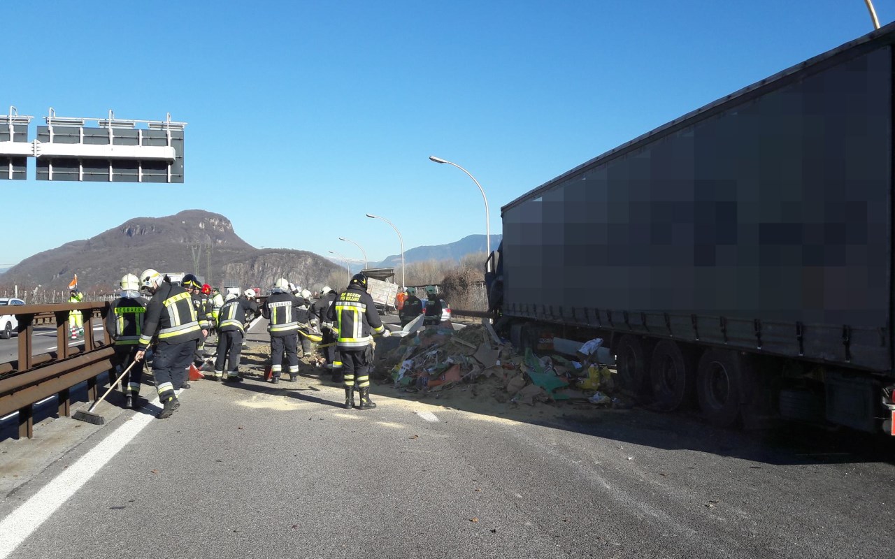 A Tamponamento Tra Camion Ad Egna Radio Nbc Rete Regione