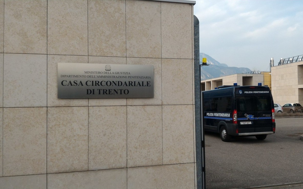 DRAMMA IN CARCERE A TRENTO DETENUTO SI TOGLIE LA VITA Radio NBC Rete