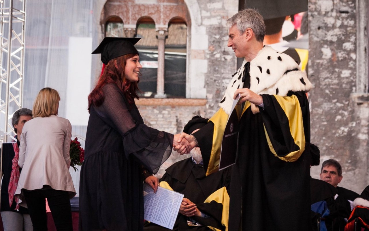 Nicole Bizzotto riceve pergamena_Cerimonia laurea ©GiuliaAdami.com (13)