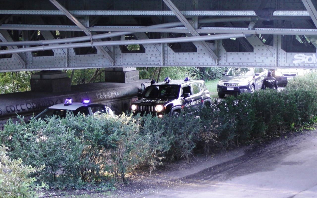 20170915 carabinieri durante il controllo sotto il ponte talvera