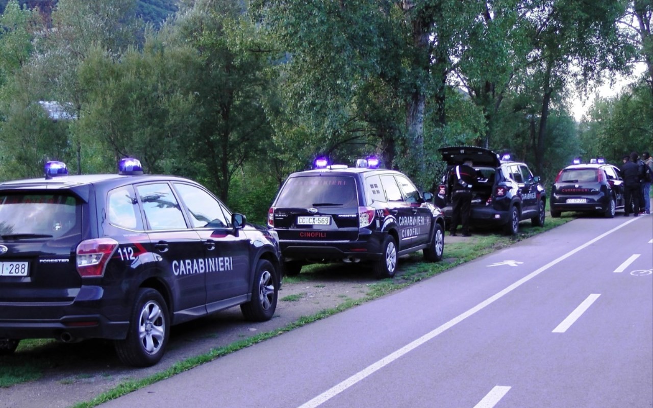 20170915 carabinieri lungo la ciclabile del fiume talvera