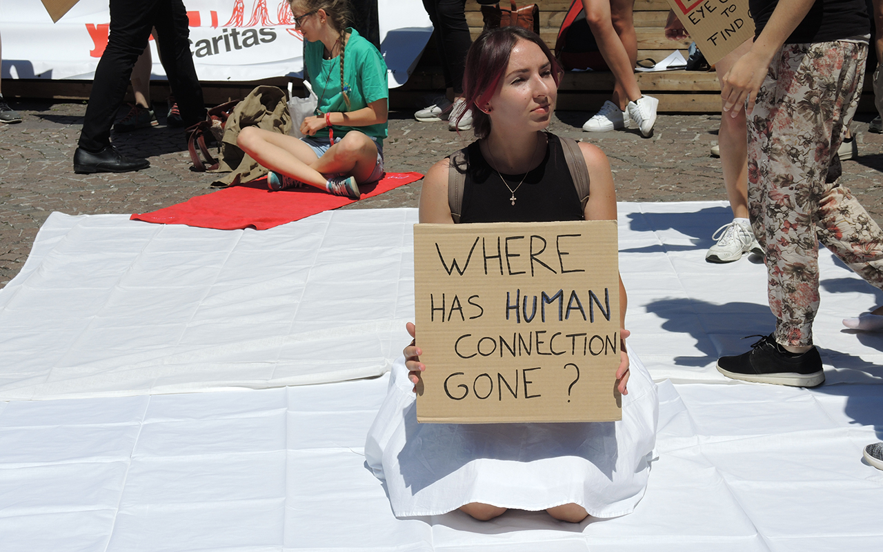 Eye Contact Flashmob – 10