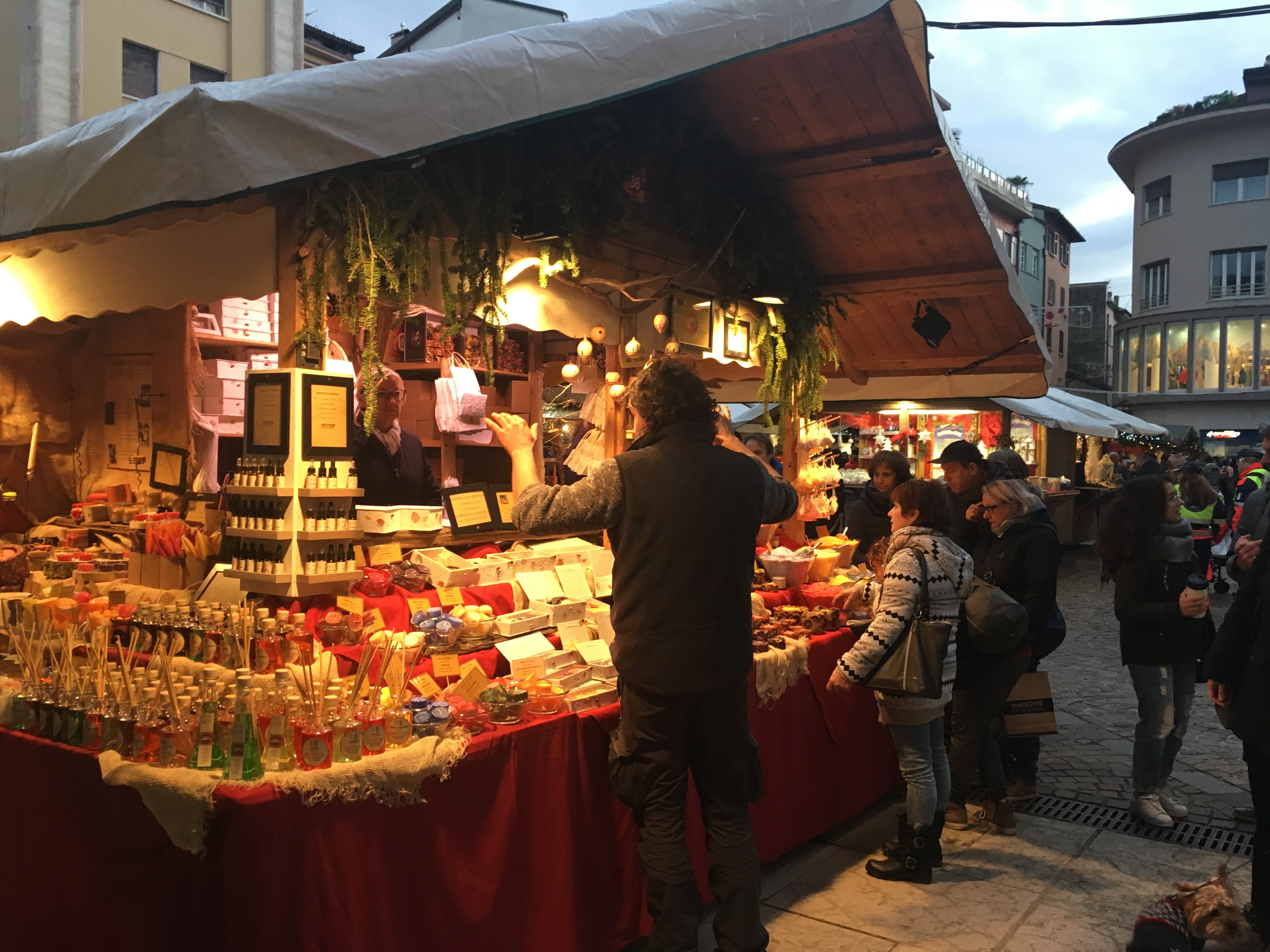 TRENTO. INAUGURATO IL MERCATINO DI NATALE - Radio NBC Rete Regione