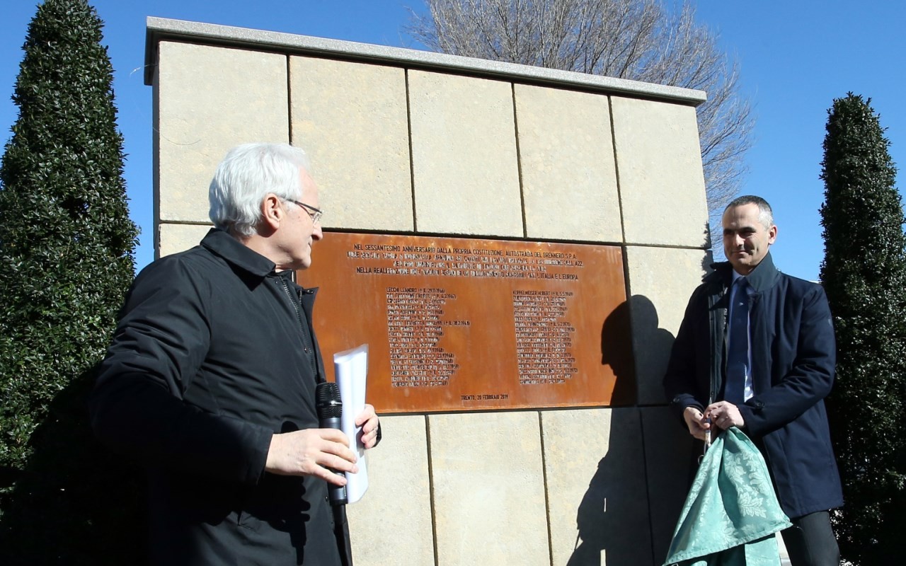 A22 BENEDIZIONE TARGA CADUTI_9355