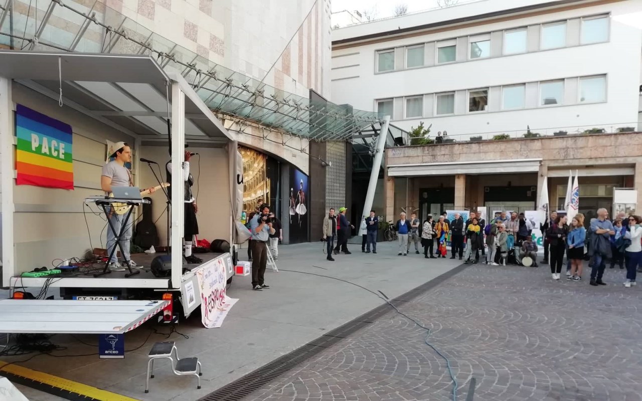 manifestazione sette