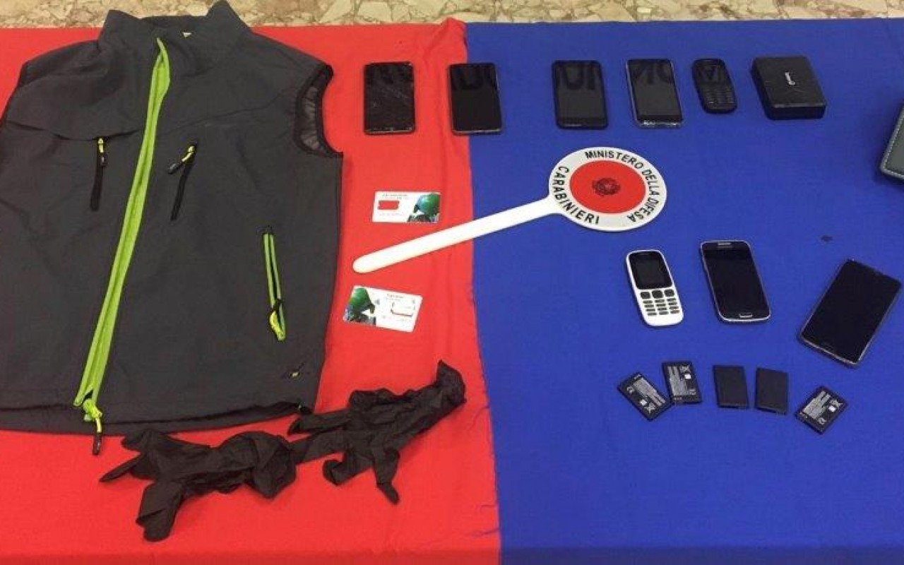 MATERIALE SEQUESTRATO AGLI ARRESTATI