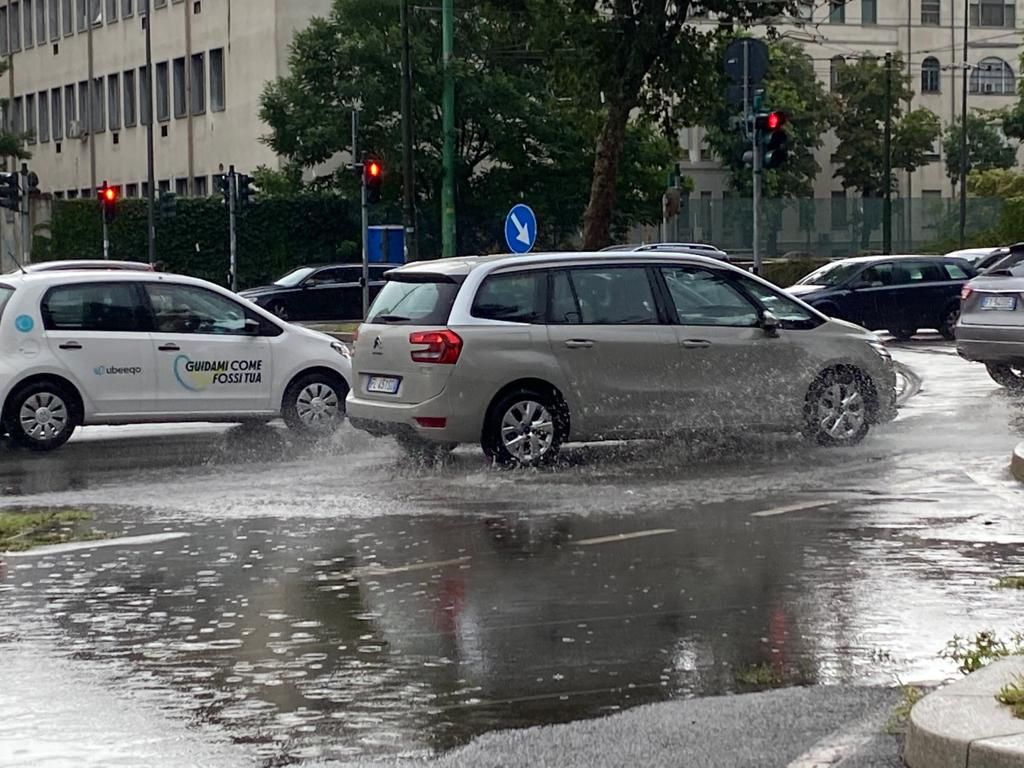 BOMBA D’ACQUA SU MILANO, ESONDA IL SEVESO - Radio NBC Rete Regione