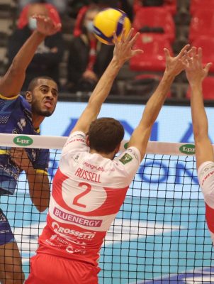 Lucarelli in attacco