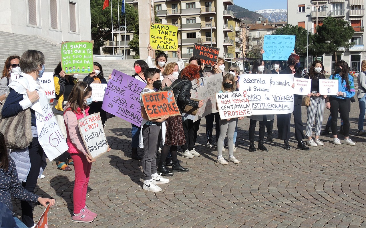 Manifestazione contrasto violenza maschile contro le donne 11