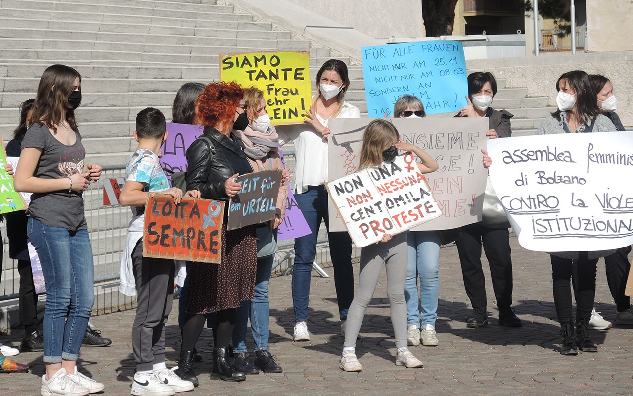 Manifestazione contrasto violenza maschile contro le donne 17