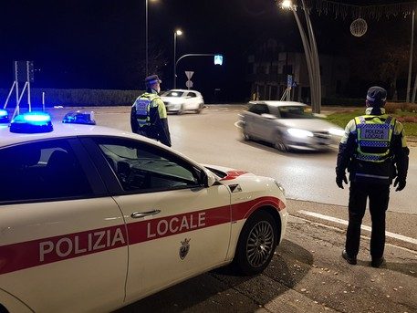 TRENTO, SUV TRUCCATO, MULTA DA 430 EURO