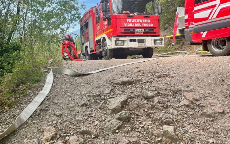 LAIVES, AUTO PRECIPITA IN UN DIRUPO