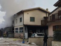 Gardolo-incendio-in-carrozzeria_imagefullwide (4)