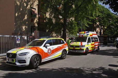 BOLZANO, AUTO CONTRO ALBERO, GRAVE UN ANZIANO