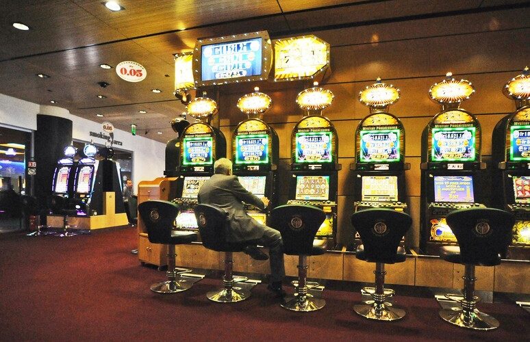 GIOCO D’AZZARDO E LUDOPATIA IN CRESCITA IN ALTO ADIGE TRA GIOVANI ED ANZIANI