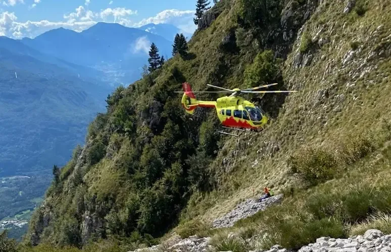 ESCURSIONISTA BREGAMASCA TRAVOLTA DA UNO STAMBECCO, TRAUMI ALL’ADDOME E CAVIGLIA