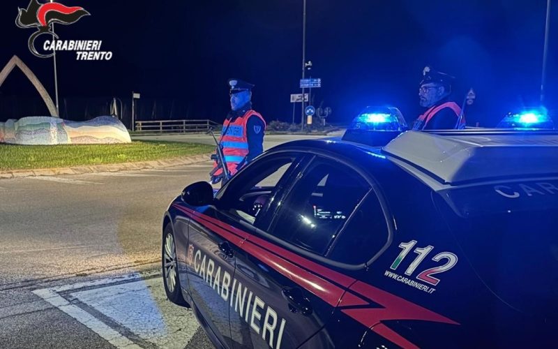 BORGO VALSUGANA, VIOLA LE DISPOSIZIONI DEI GIUDICI E CAUSA UN INCIDENTE UBRIACO