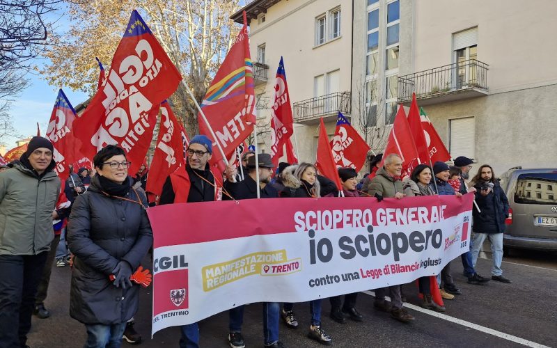 SCIOPERO GENERALE, A TRENTO 1.000 IN PIAZZA CONTRO LA FINANZIARIA DEL GOVERNO