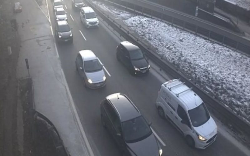 CAMPER IN FIAMME NELLA GALLERIA DEI CROZI