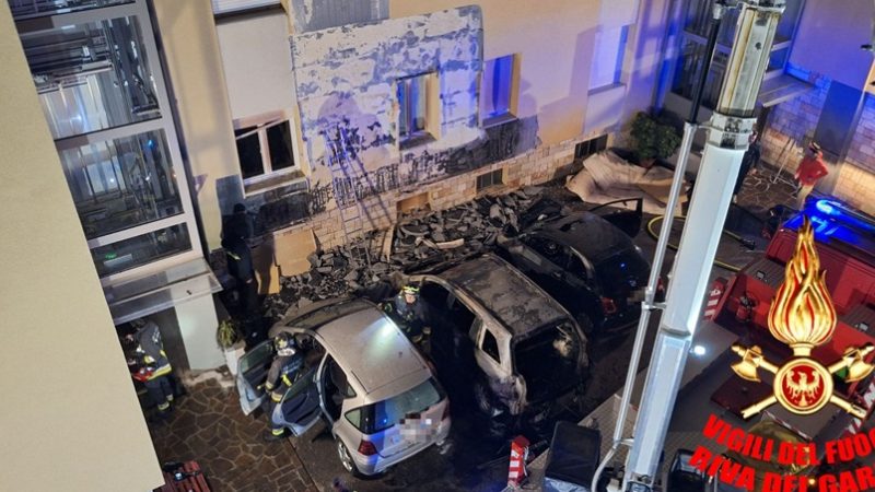 INCENDIO A RIVA DEL GARDA, 30 EVACUATI