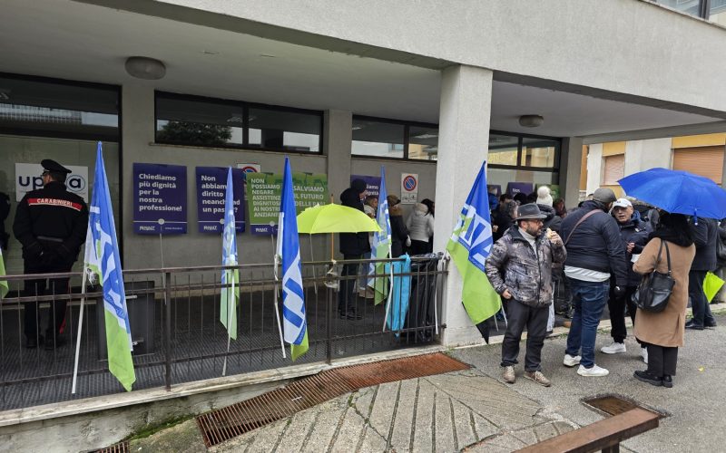 TRENTO, PROTESTA DEGLI OPERATORI DELLE CASE DI RIPOSO