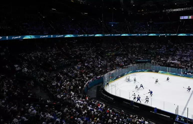 LATITANTE DA 16 ANNI ARRESTATO MENTRE VA A VEDERE LA PARTITA DI HOCKEY