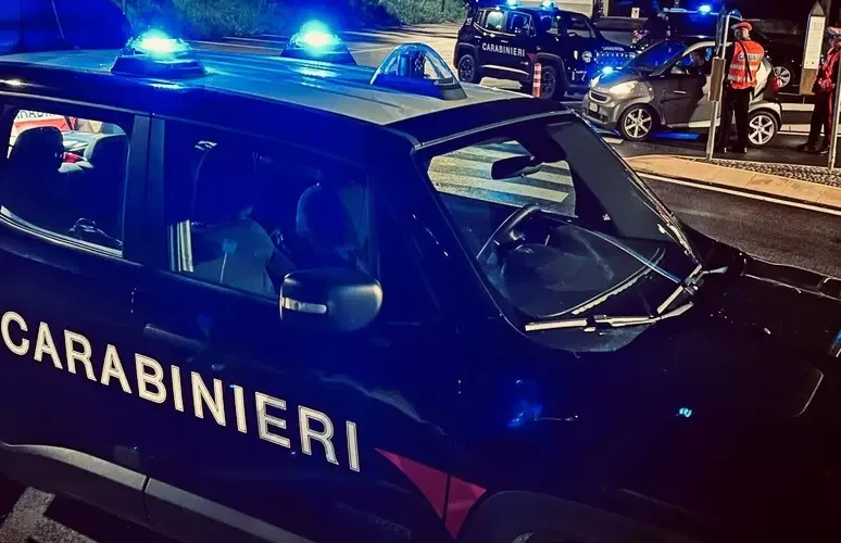 SALORNO, I CARABINIERI ARRESTANO UN UOMO CHE STAVA PICCHIANDO LA COMPAGNA