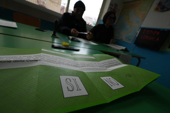 AFFLUENZA AL REFERENDUM IN CRESCITA RISPETTO AI PRECEDENTI