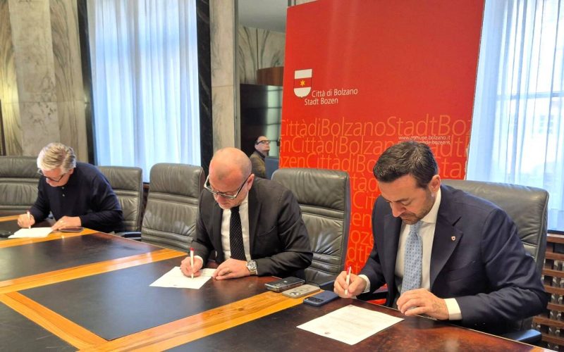 BOLZANO. CONSENSO ALLA DONAZIONE DEGLI ORGANI: IL SINDACO ED IL VICEPRESIDENTE DELLA PROVINCIA ADERISCONO ALL’AIDO