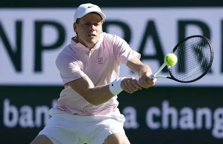 TENNIS ATP 1000 INDIAN WELLS, SINNER VINCE ANCORA E APPRODA IN SEMIFINALE