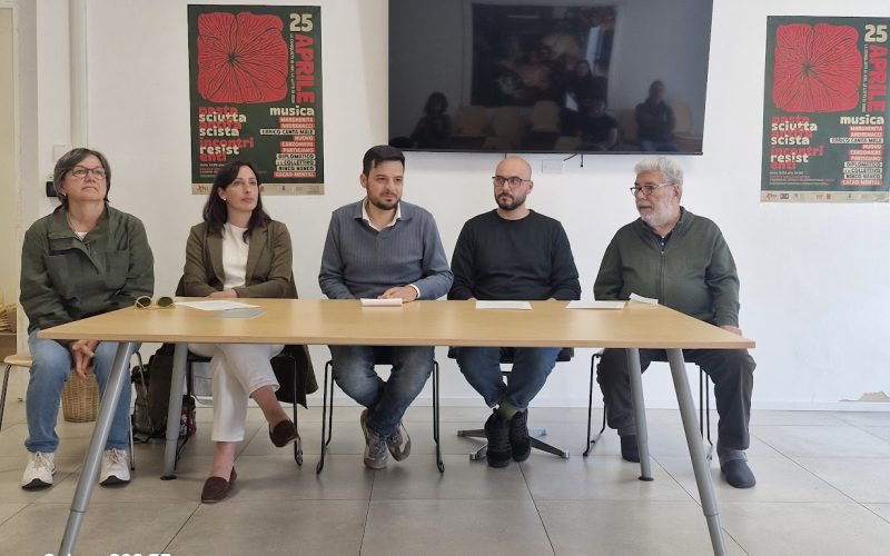 TRENTO, IN PIAZZA MOSTRA LA FESTA DELLA LIBERAZIONE