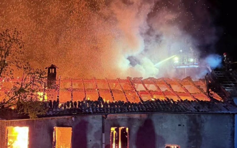 INCENDIO A BRENTONICO, FAMIGLIA EVACUATA