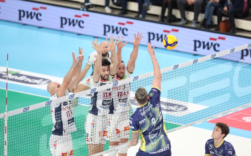 VOLLEY MASCHILE PLAY OFF 5/O POSTO, ITAS TRENTINO ATTENDE MODENA