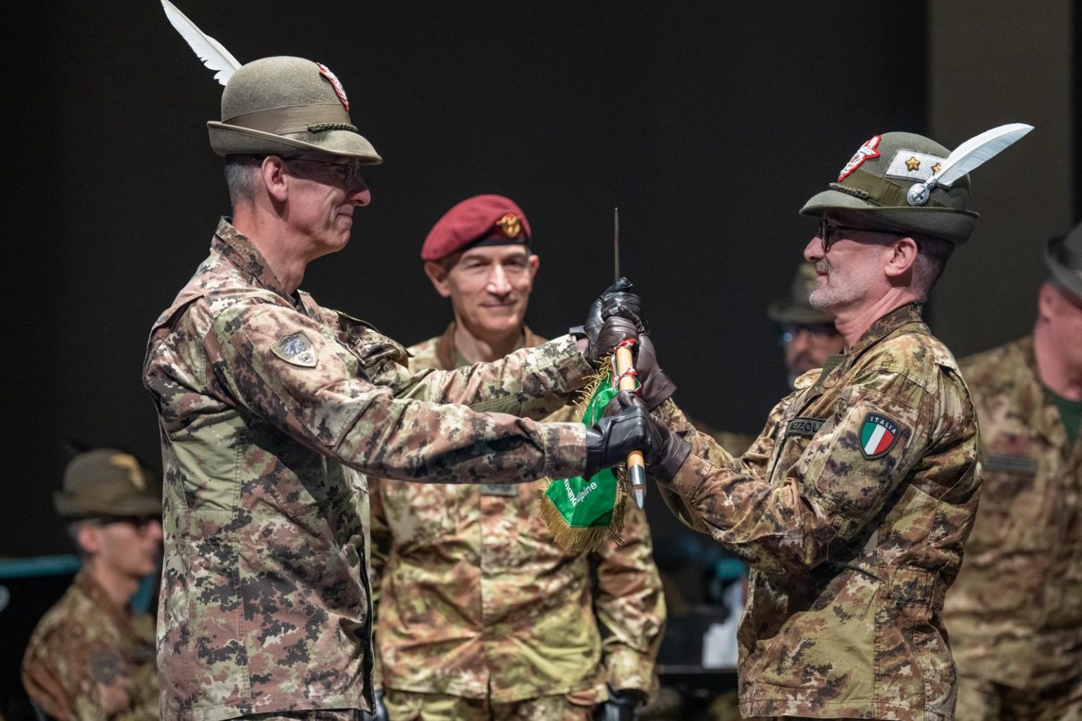 BOLZANO, CAMBIO AL VERTICE DELLE TRUPPE ALPINE, LASCIA IL GENERALE RISI ...