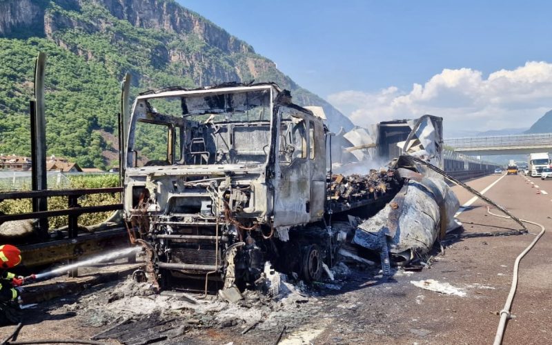 CAMION IN FIAMME SULL’AUTOBRENNERO A VADENA