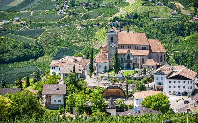 ARRESTATI I TOPI DI UNO HOTEL DI SCENA, AVEVANO SOTTRATTO UNA CASSAFORTE LANCIANDOLA DA UNA FINESTRA