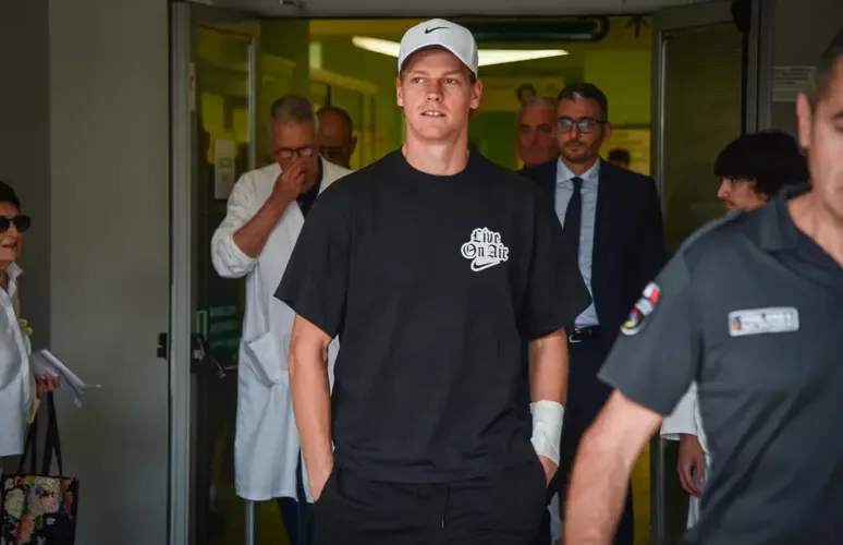 TENNIS, JANNIK SINNER LASCIA IL SAN RAFFAELE DI MILANO, PER LUI ANCHE UNA RISONANZA MAGNETICA AL CUORE