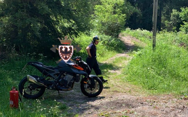 INVESTITA DA UNA MOTO SULLA STRADA PER PASSO MANGHEN, GRAVE UNA DONNA