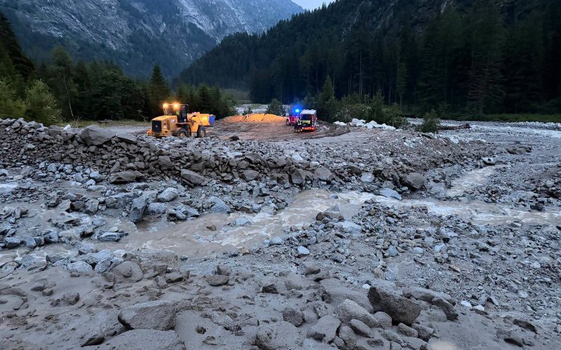 VAL GENOVA, DOPO LA COLATA DETRITICA L’ACCESSO RESTA CHIUSO