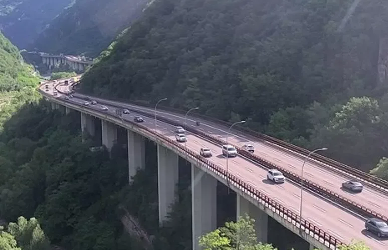 TRAFFICO INTENSO SULL’AUTOBRENNERO VERSO SUD PER L’ARRIVO DEI TURISTI PER IL CORPUS DOMINI
