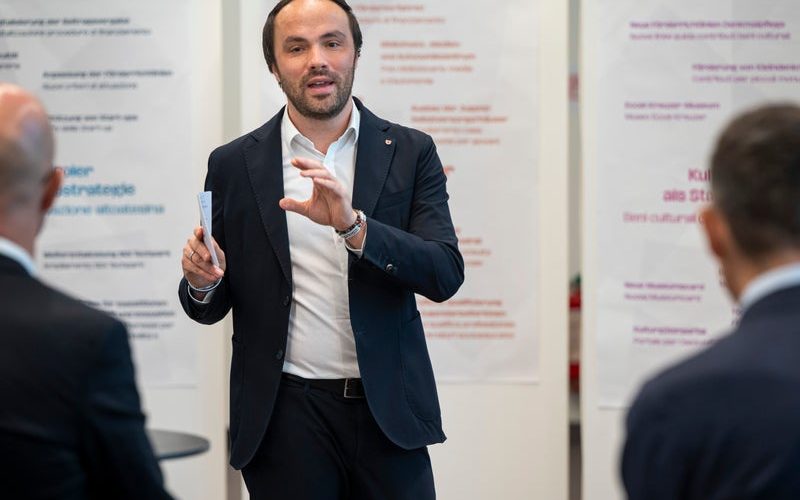 ACHAMMER, INVESTIRE SU EQUITÀ SCOLASTICA E COMPENSI GIUSTI
