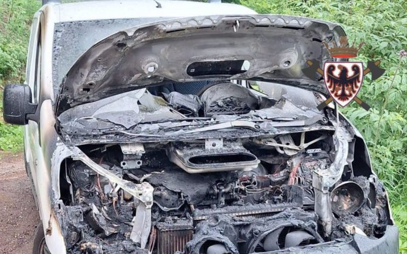 FURGONE IN FIAMME A BASELGA DI PINE’