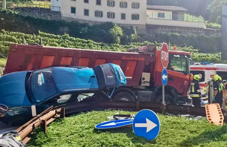 SCONTRO AUTO-CAMION A BOLZANO NORD, DISAGI ALLA VIABILITÀ