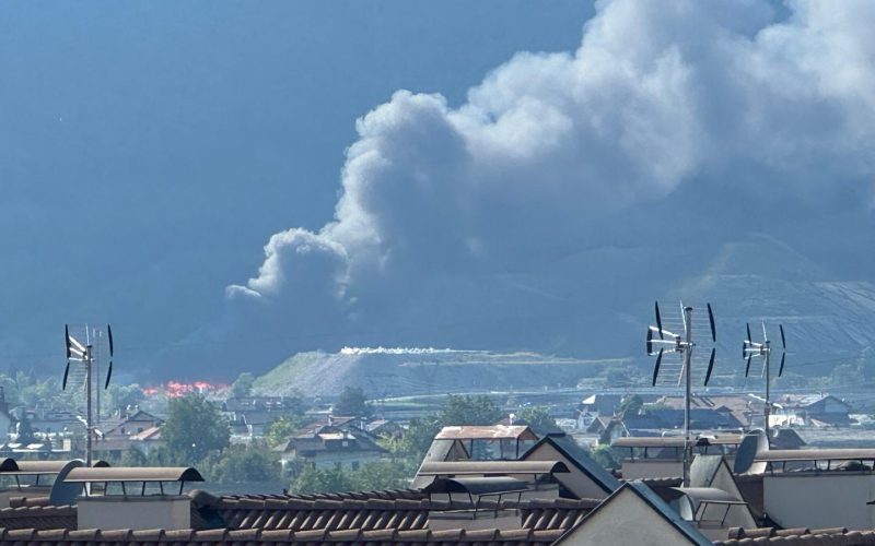 BOLZANO, INCENDIO ALLA DISCARICA ISCHIA FRIZZI +++IN AGGIORNAMENTO+++