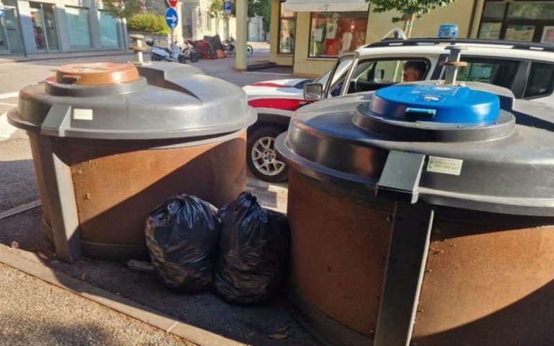 RIFIUTI ABBANDONATI A RIVA DEL GARDA: AUTO SOTTOPOSTA A FERMO E 1000 EURO DI SANZIONE