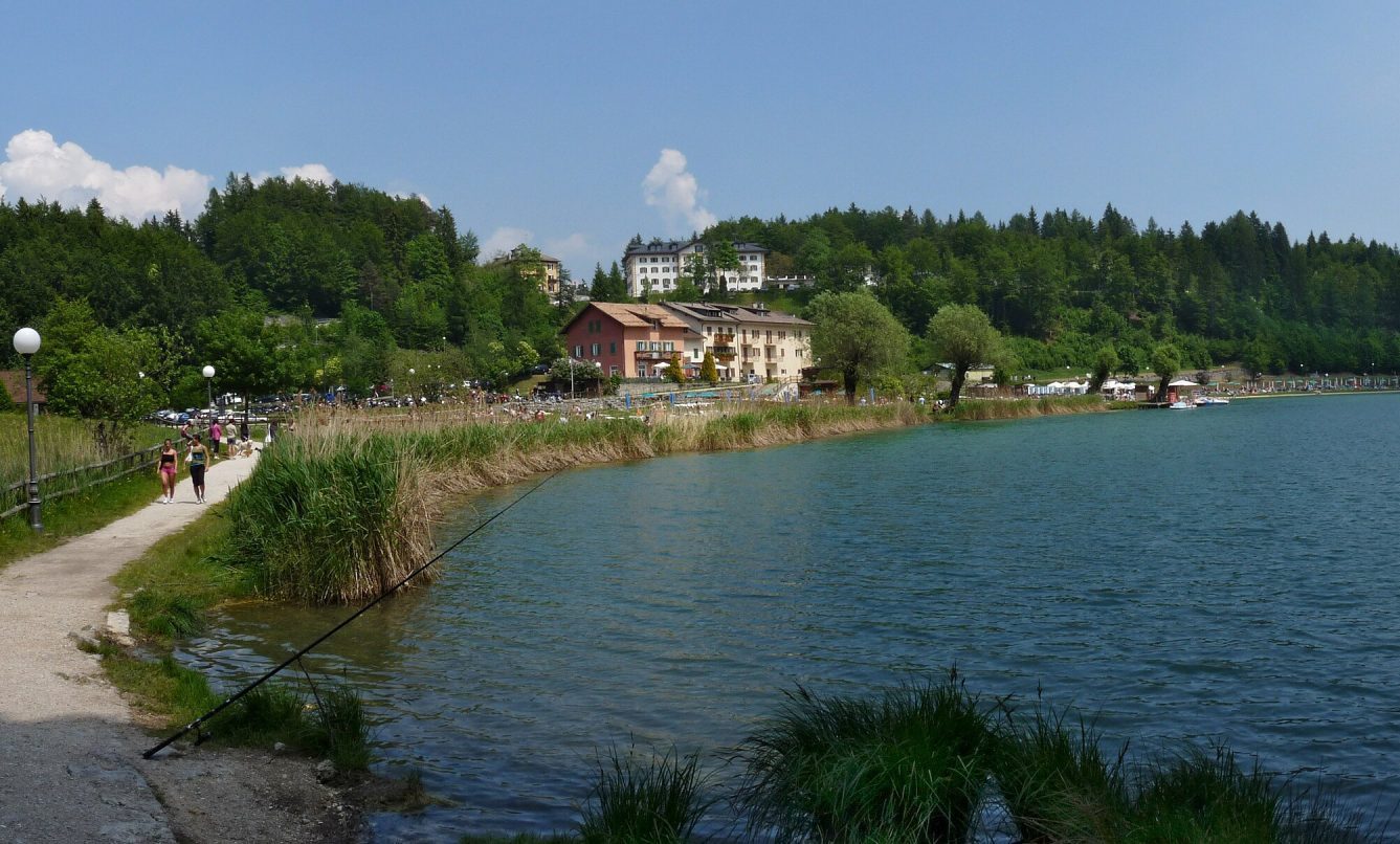 DONNA SCOMPARSA NEL LAGO DI LAVARONE, RIPRESE LE RICERCHE