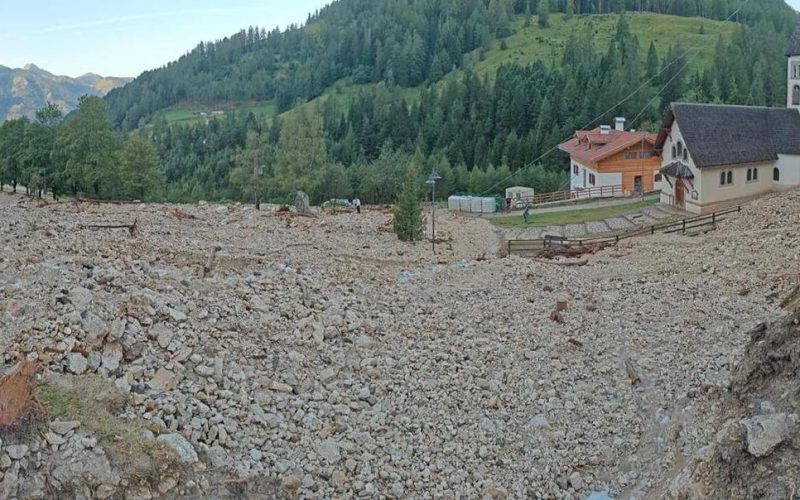 COLATE DI DETRITI NELLA NOTTE SULLA SP 215 DI PAMPEAGO