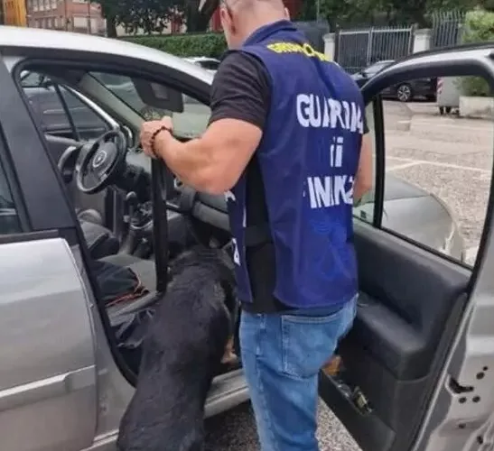 SAN MICHELE ALL’ADIGE, ARRESTATO UNO STRANIERO, AVEVA 1 KG DI COCAINA IN AUTO