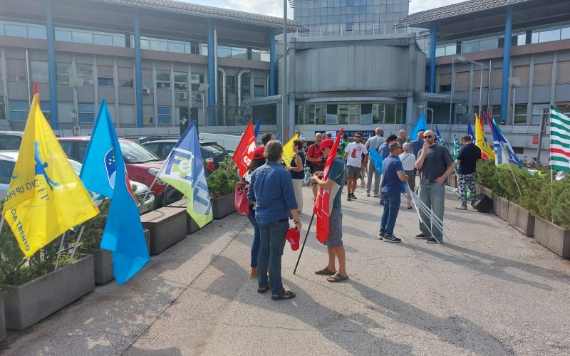 MALFUNZIONAMENTI NELLA SANITA’ TRENTINA, SIT IN DI PROTESTA AL S.CHIARA