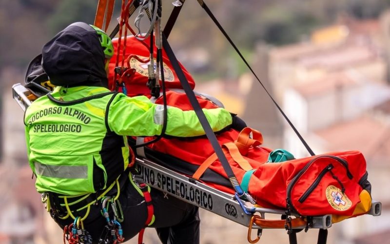 ESCURSIONISTA PRECIPITA E MUORE SULLE DOLOMITI DI BRAIES